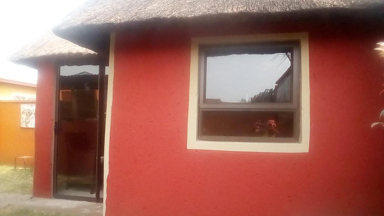 Authentic Bicycle Tours And Backpackers Vandrarhem Soweto Exteriör bild