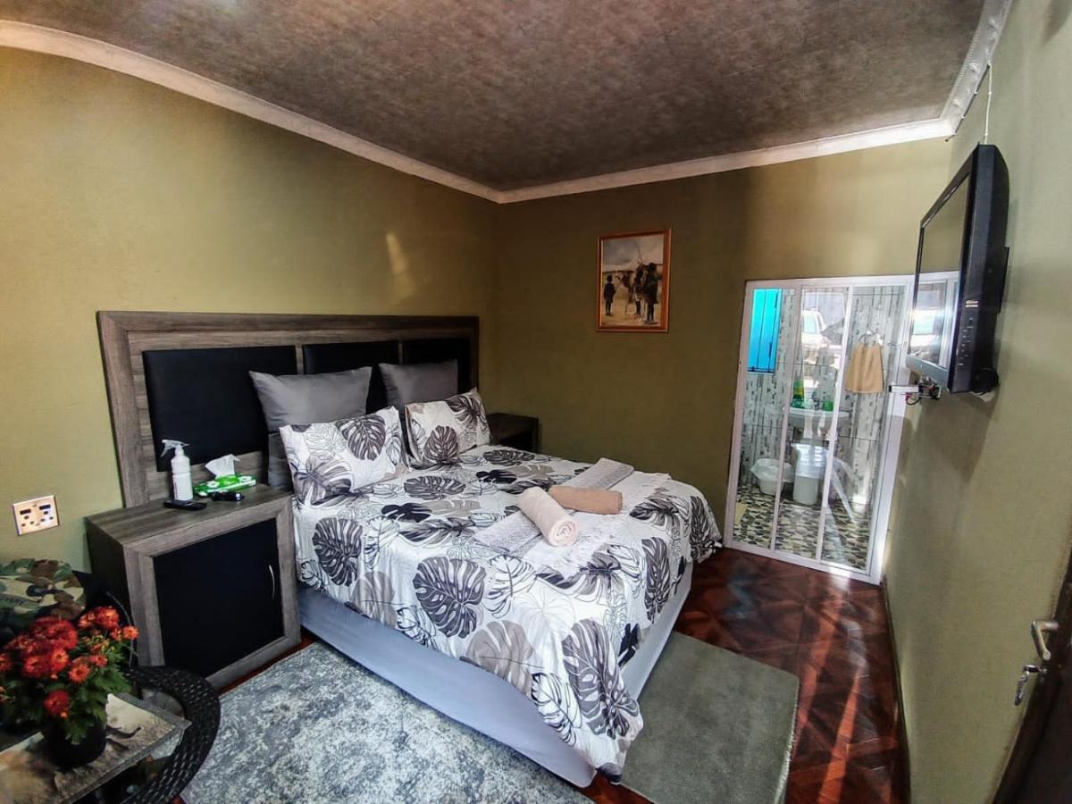 Authentic Bicycle Tours And Backpackers Vandrarhem Soweto Exteriör bild