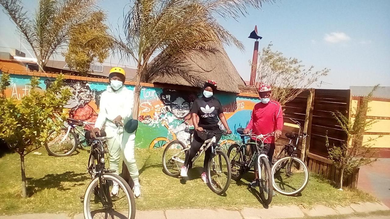 Authentic Bicycle Tours And Backpackers Vandrarhem Soweto Exteriör bild