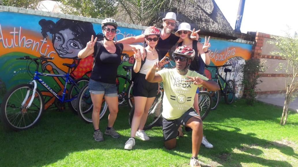 Authentic Bicycle Tours And Backpackers Vandrarhem Soweto Exteriör bild