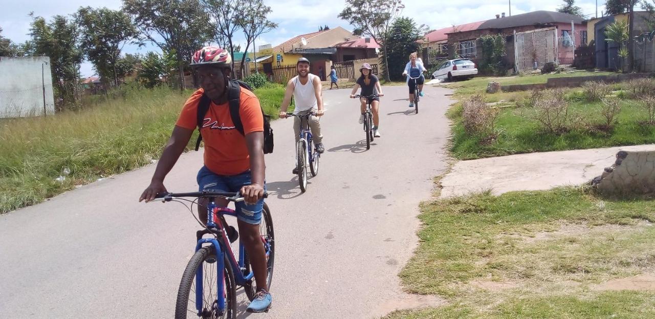 Authentic Bicycle Tours And Backpackers Vandrarhem Soweto Exteriör bild