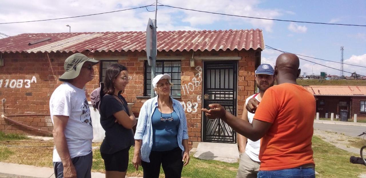 Authentic Bicycle Tours And Backpackers Vandrarhem Soweto Exteriör bild