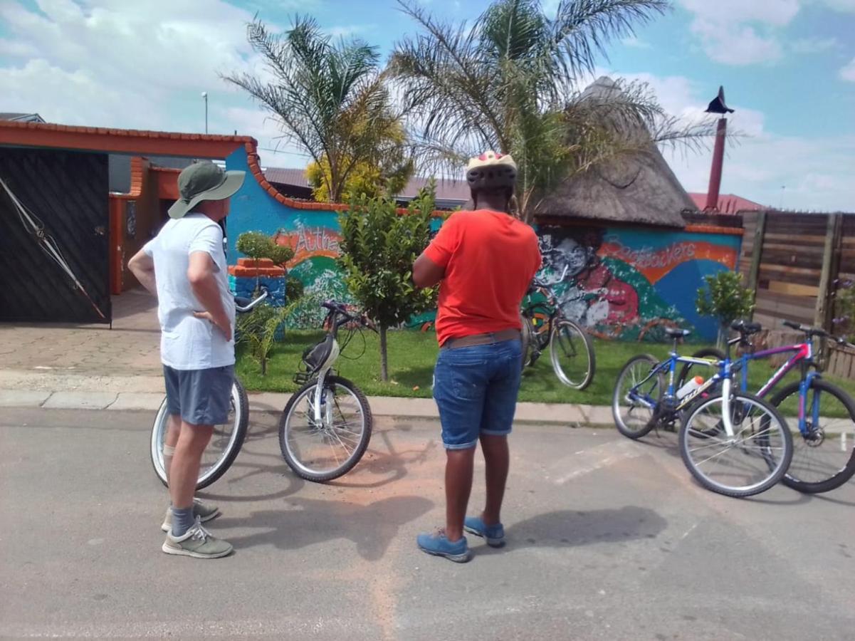 Authentic Bicycle Tours And Backpackers Vandrarhem Soweto Exteriör bild