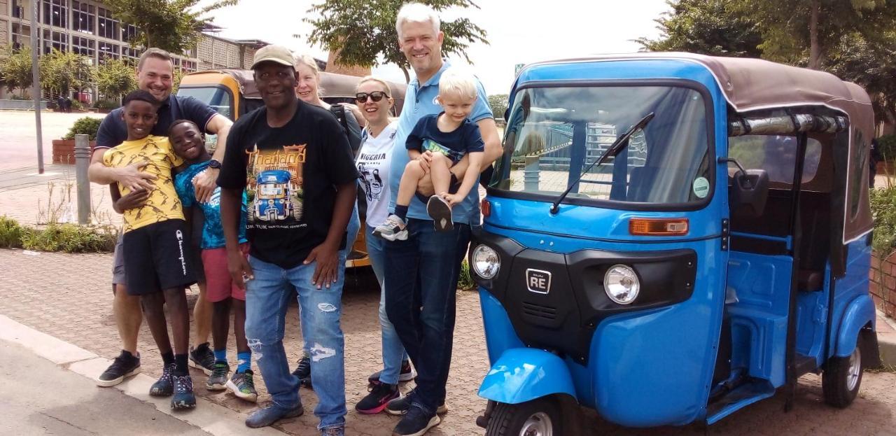 Authentic Bicycle Tours And Backpackers Vandrarhem Soweto Exteriör bild