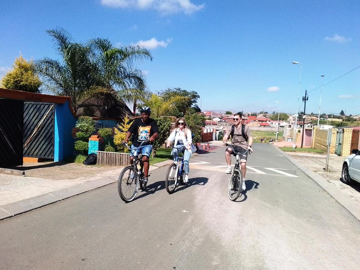 Authentic Bicycle Tours And Backpackers Vandrarhem Soweto Exteriör bild