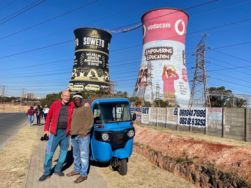 Authentic Bicycle Tours And Backpackers Vandrarhem Soweto Exteriör bild