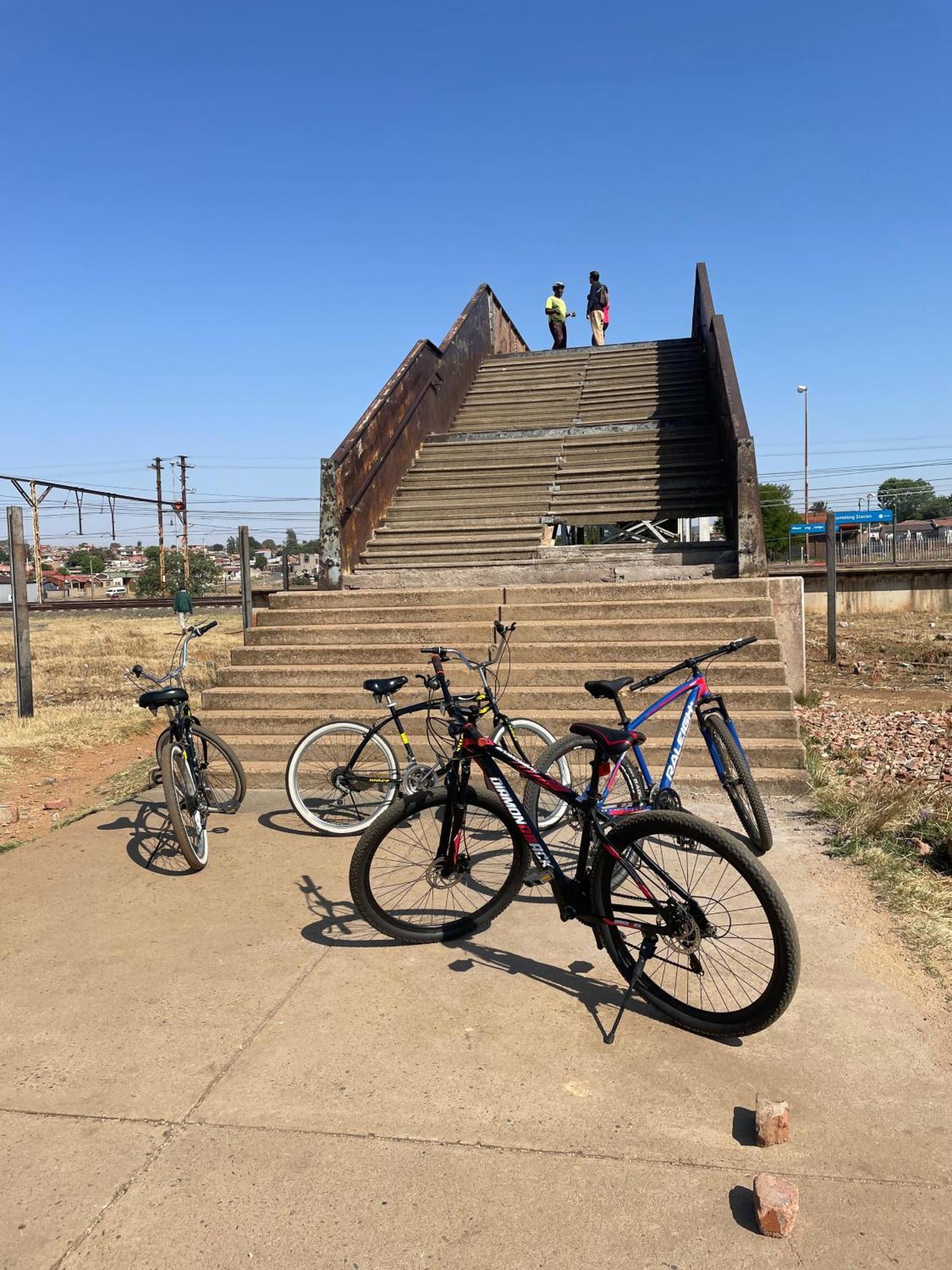 Authentic Bicycle Tours And Backpackers Vandrarhem Soweto Exteriör bild