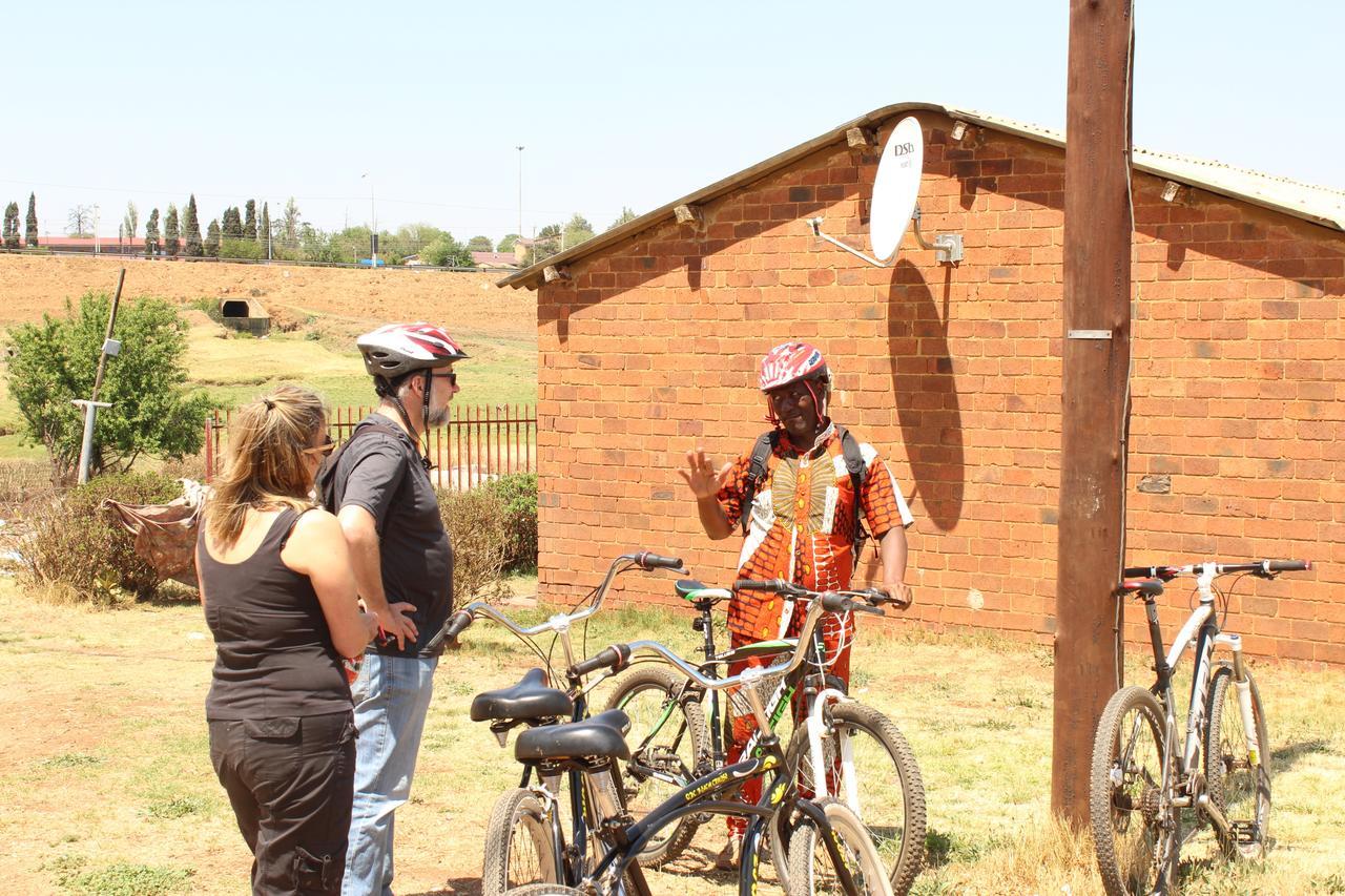 Authentic Bicycle Tours And Backpackers Vandrarhem Soweto Exteriör bild
