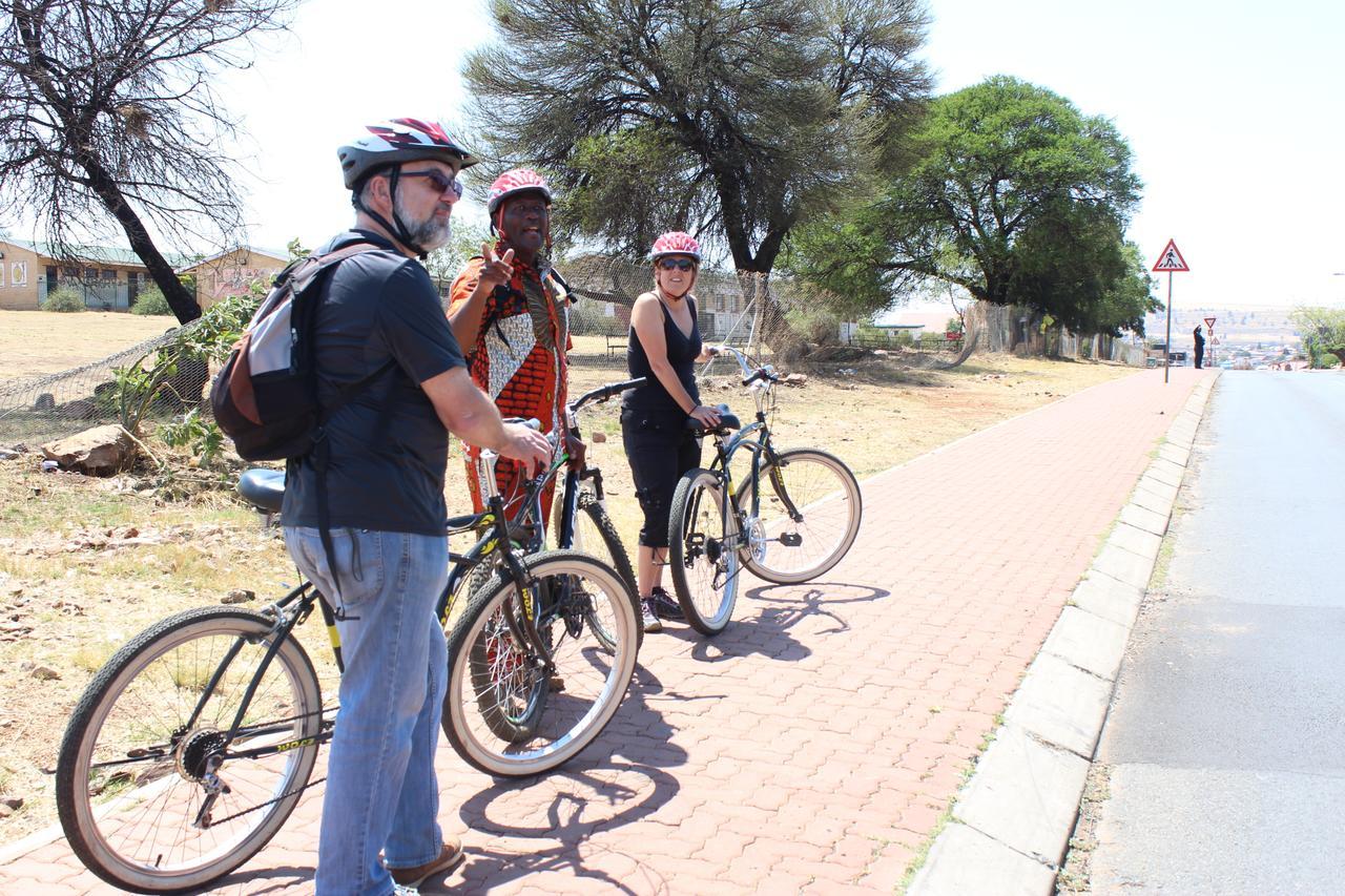 Authentic Bicycle Tours And Backpackers Vandrarhem Soweto Exteriör bild