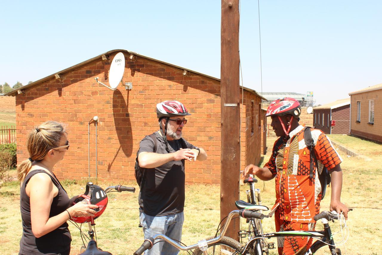 Authentic Bicycle Tours And Backpackers Vandrarhem Soweto Exteriör bild