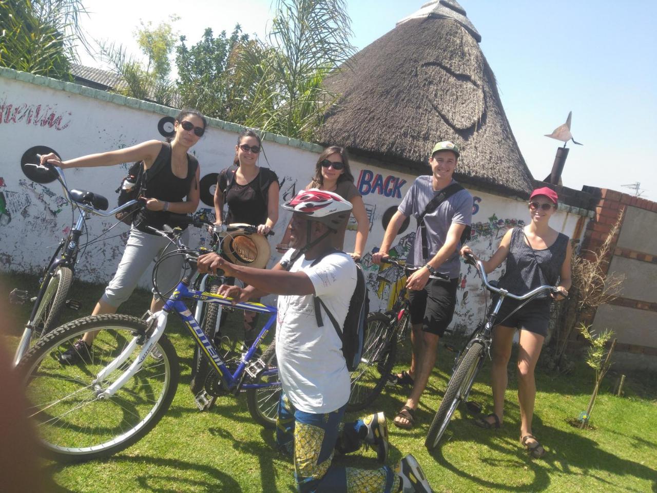 Authentic Bicycle Tours And Backpackers Vandrarhem Soweto Exteriör bild