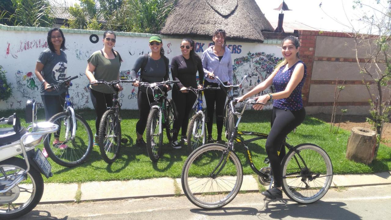 Authentic Bicycle Tours And Backpackers Vandrarhem Soweto Exteriör bild